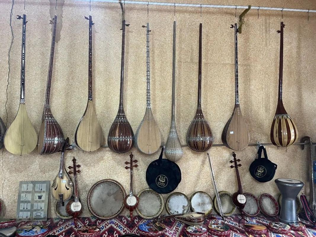 中国新疆民间手工乐器制作第一村加依村——世代相传的制作技艺